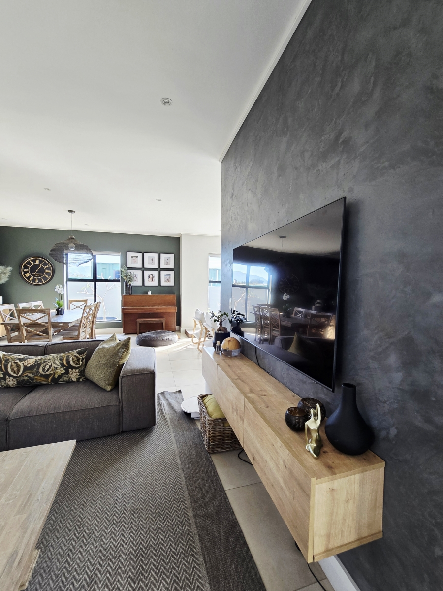 4 Bedroom Property for Sale in Kingswood Golf Estate Western Cape